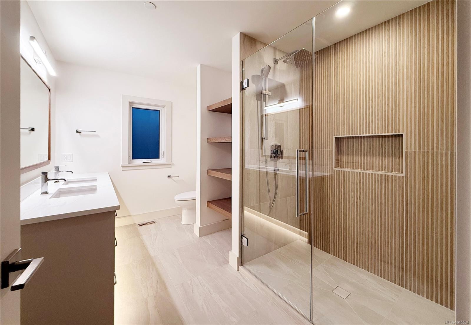 695 Westminster Blvd, Courtenay, BC - Indoor Photo Showing Bathroom