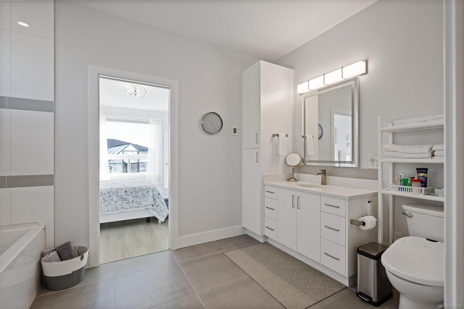 2407 Mountain Heights Dr, Sooke, BC