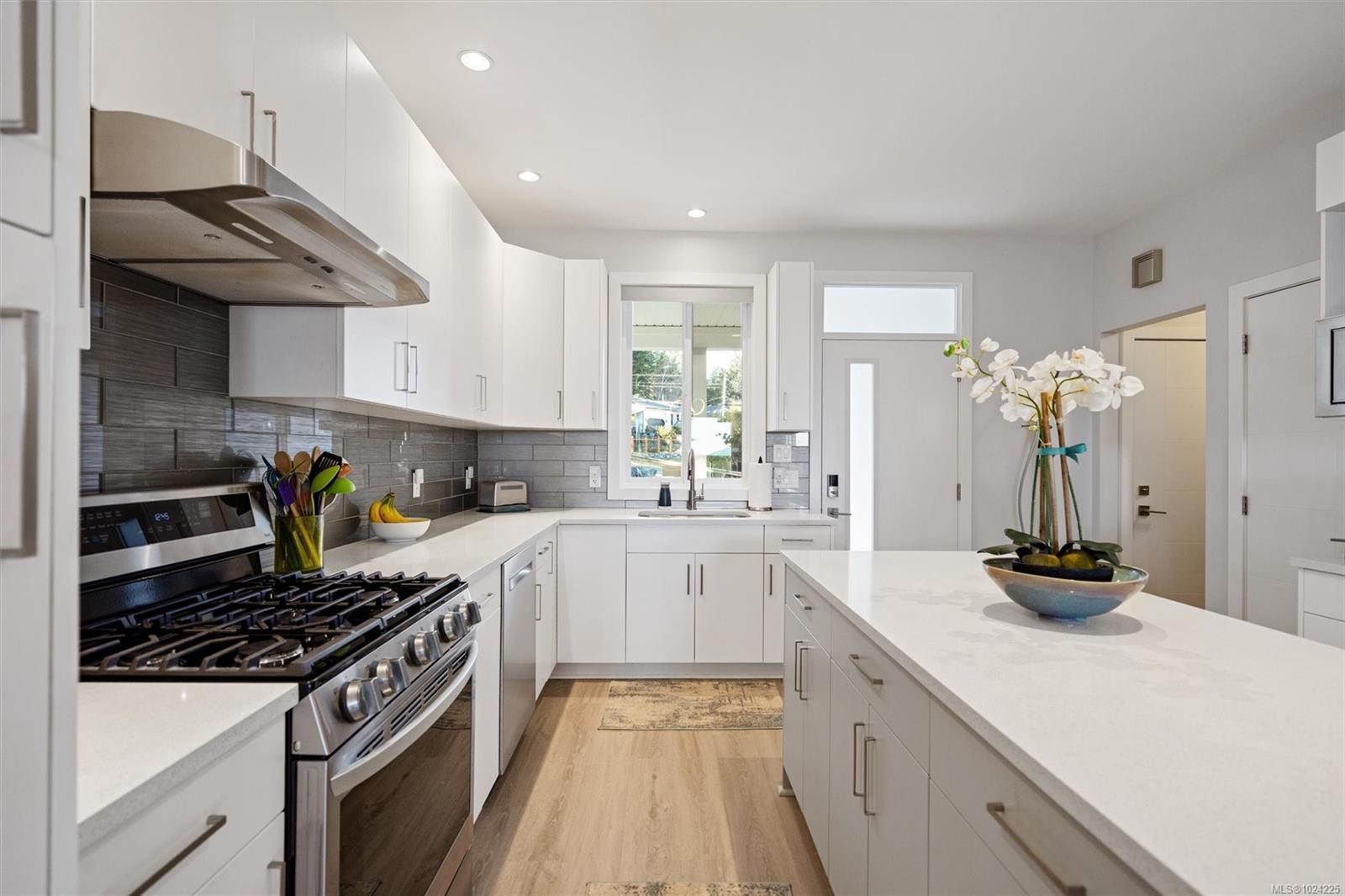 2407 Mountain Heights Dr, Sooke, BC