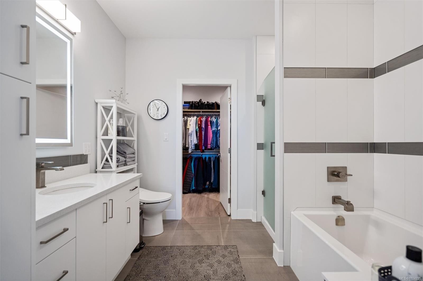 2407 Mountain Heights Dr, Sooke, BC