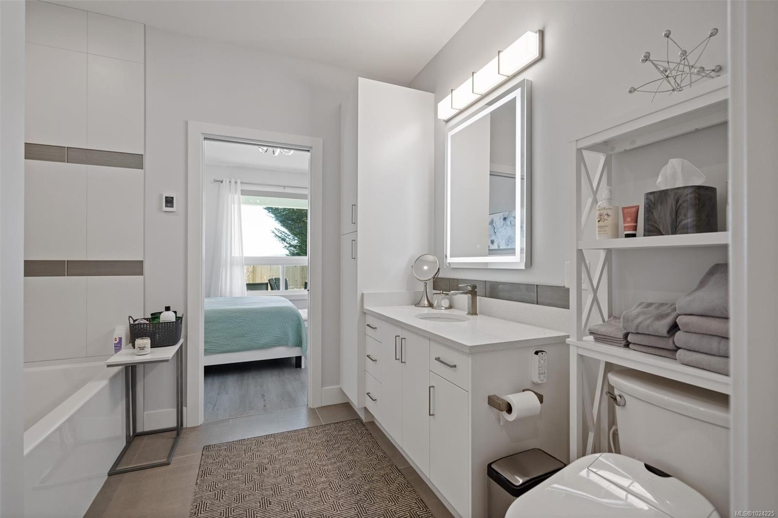 2407 Mountain Heights Dr, Sooke, BC