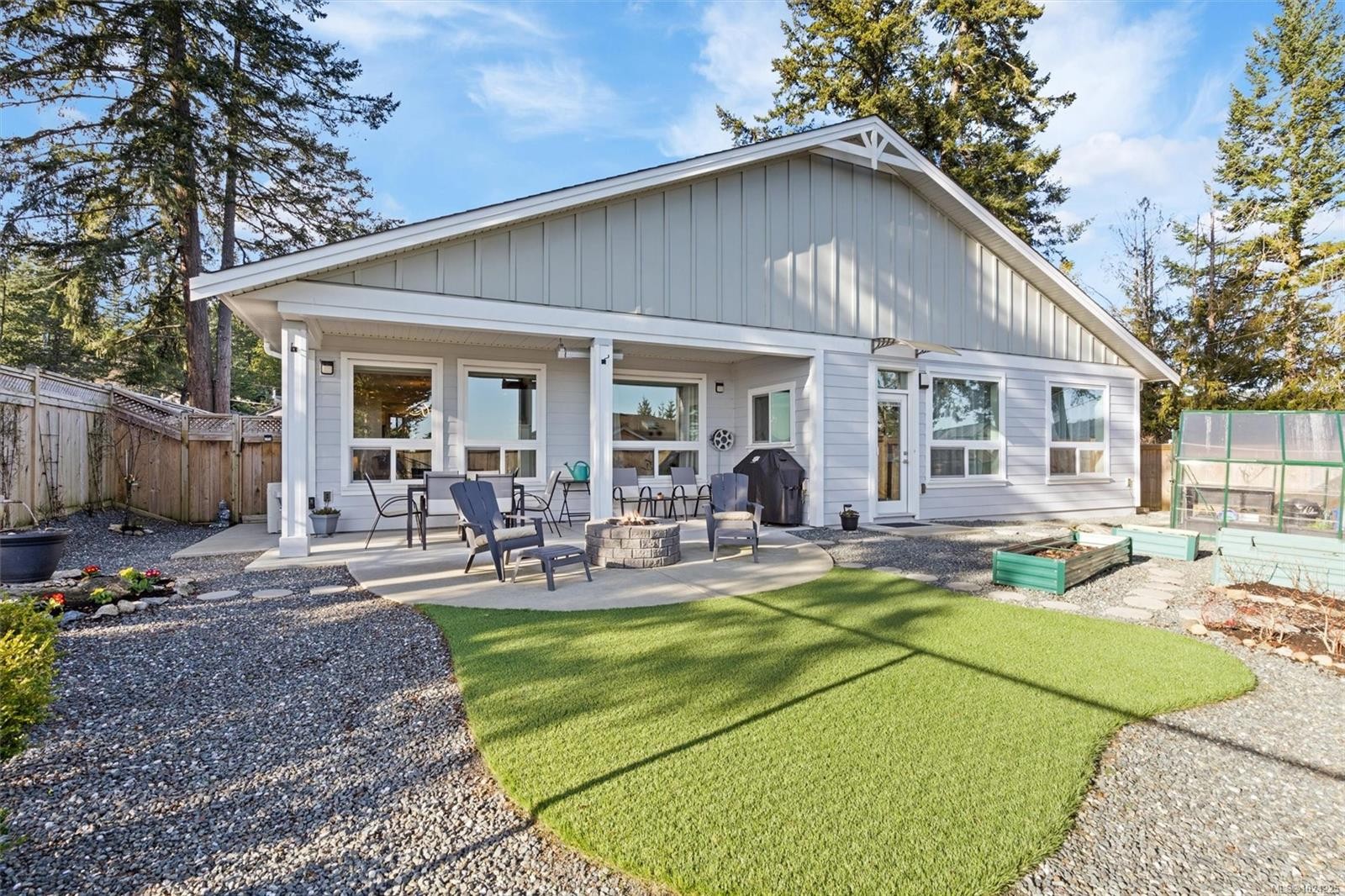 2407 Mountain Heights Dr, Sooke, BC