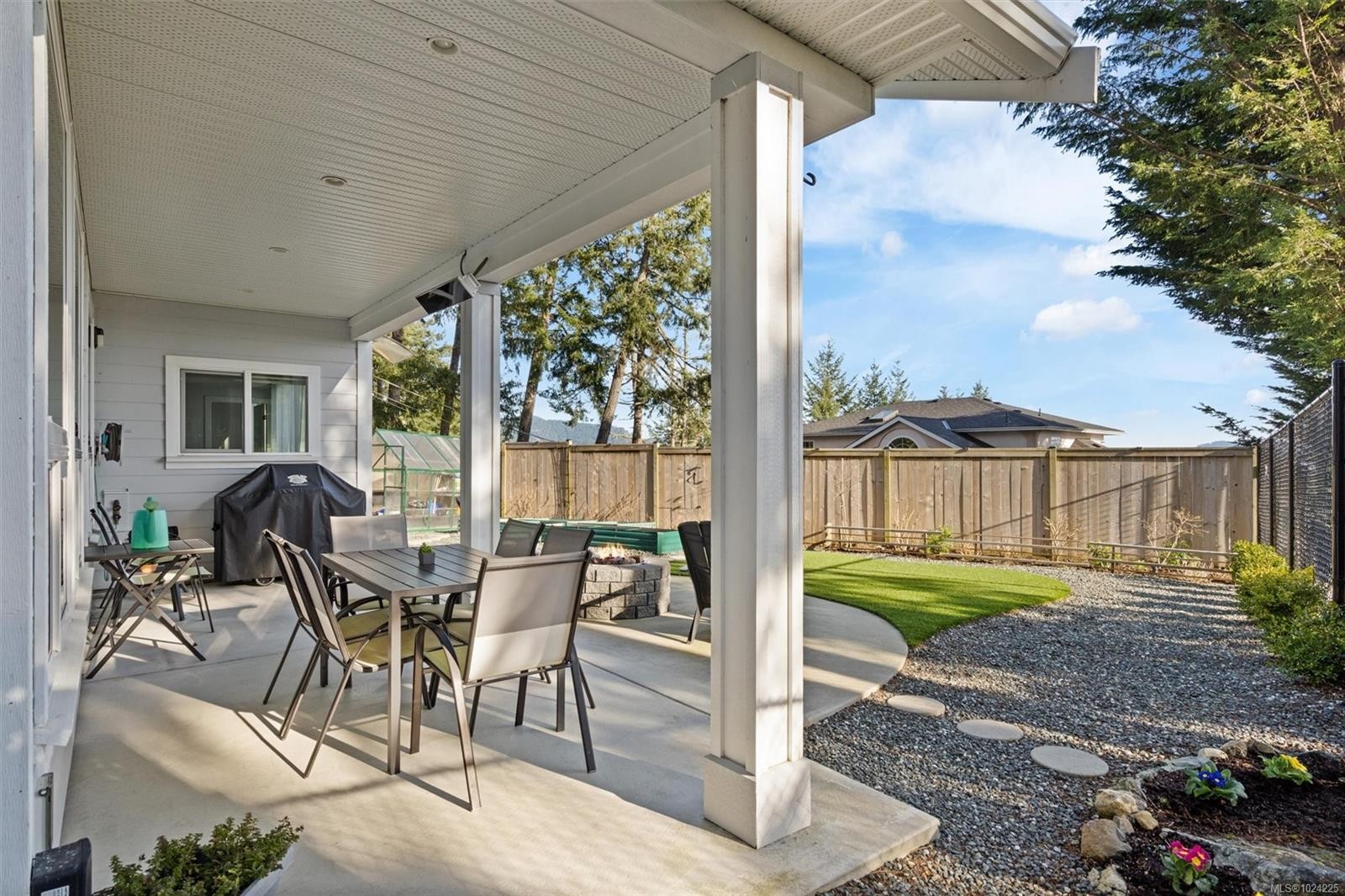 2407 Mountain Heights Dr, Sooke, BC