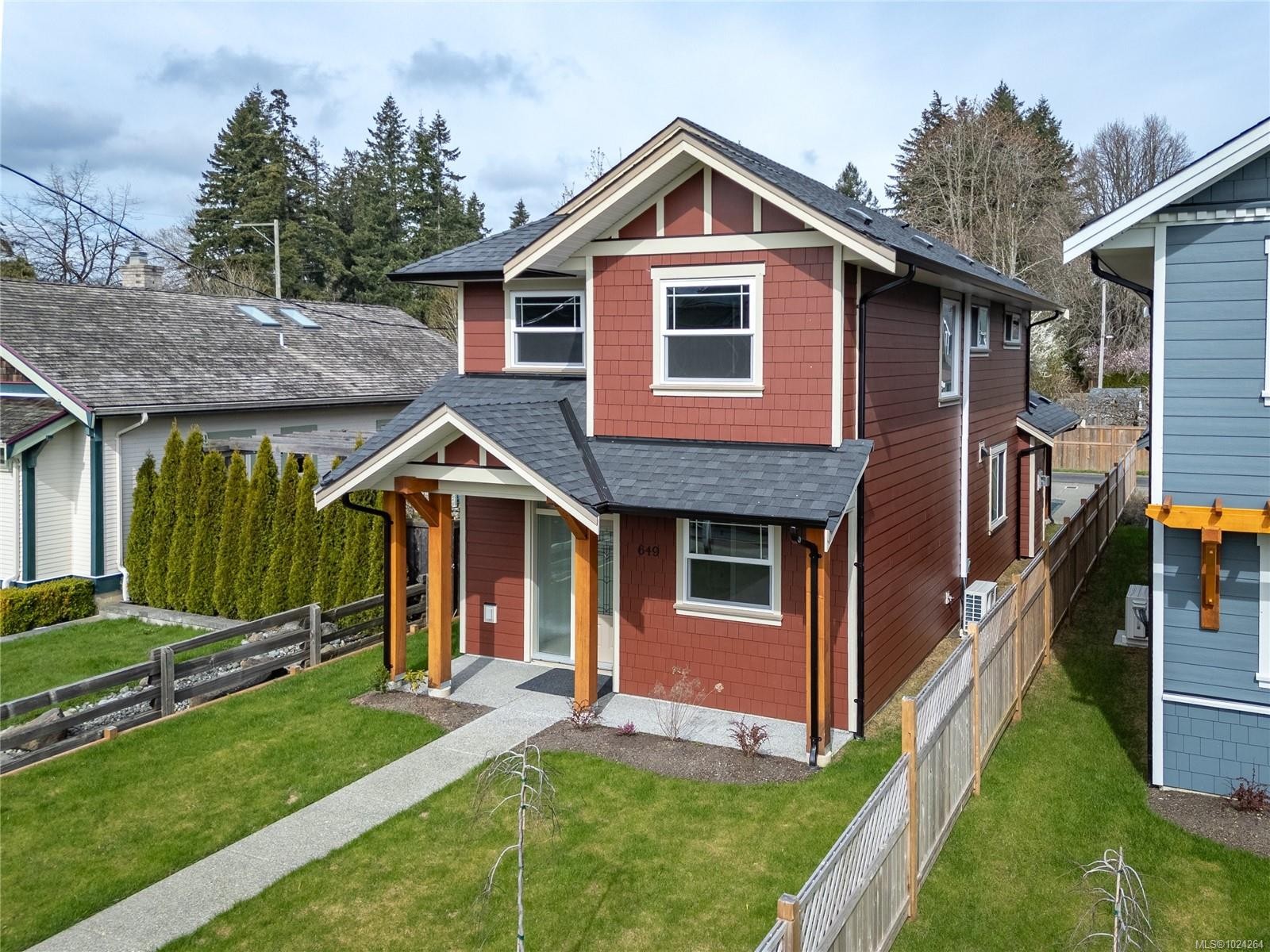 649 5Th St, Courtenay, BC