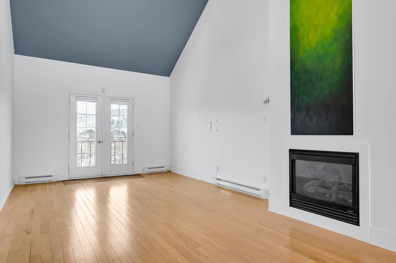 Living room - 7-450 Allée Des Cimes, Mont-Tremblant, QC - Indoor With Fireplace