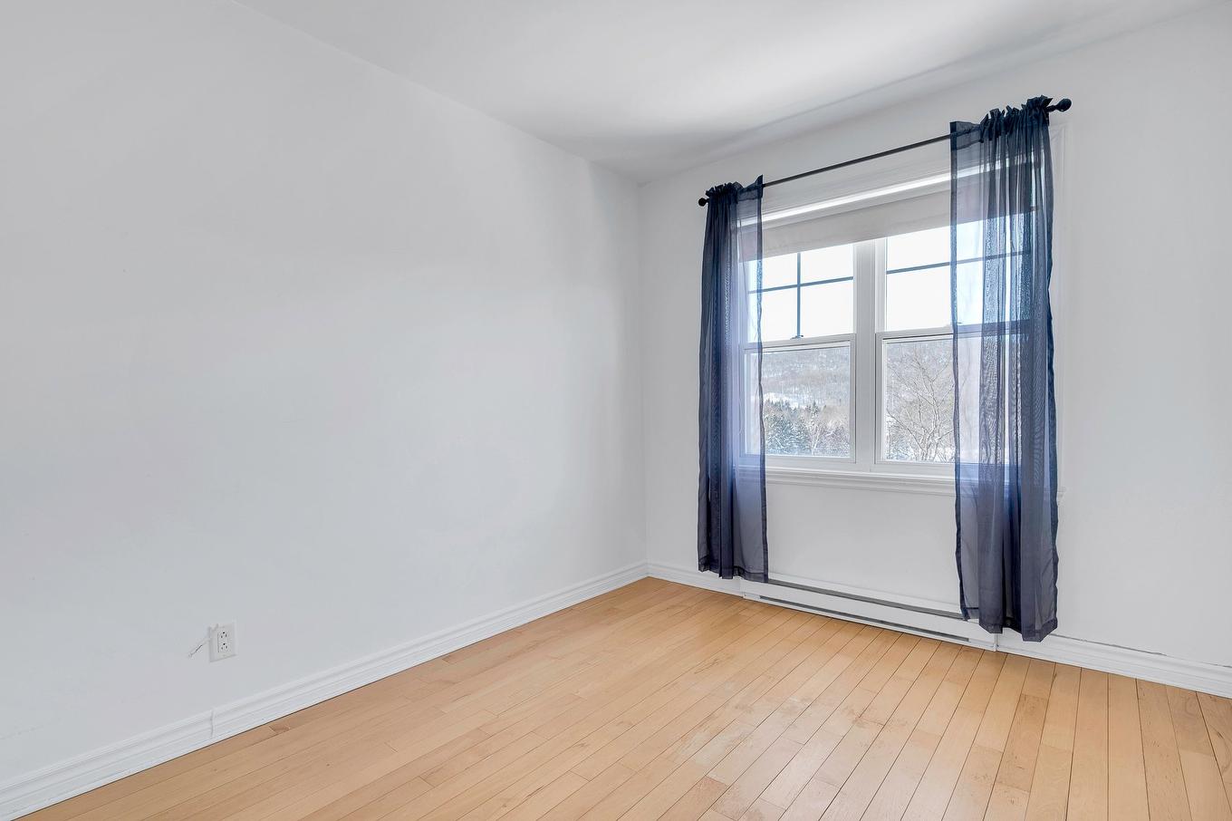 Bedroom - 7-450 Allée Des Cimes, Mont-Tremblant, QC - Indoor Photo Showing Other Room