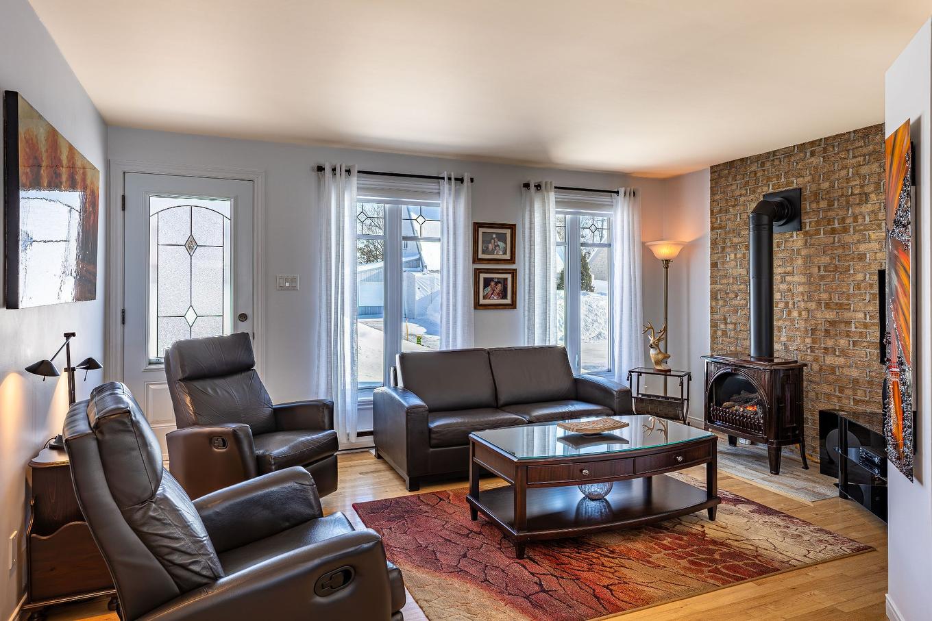 Salon - 54 Rue De La Licorne, Québec (Beauport), QC - Indoor Photo Showing Living Room With Fireplace