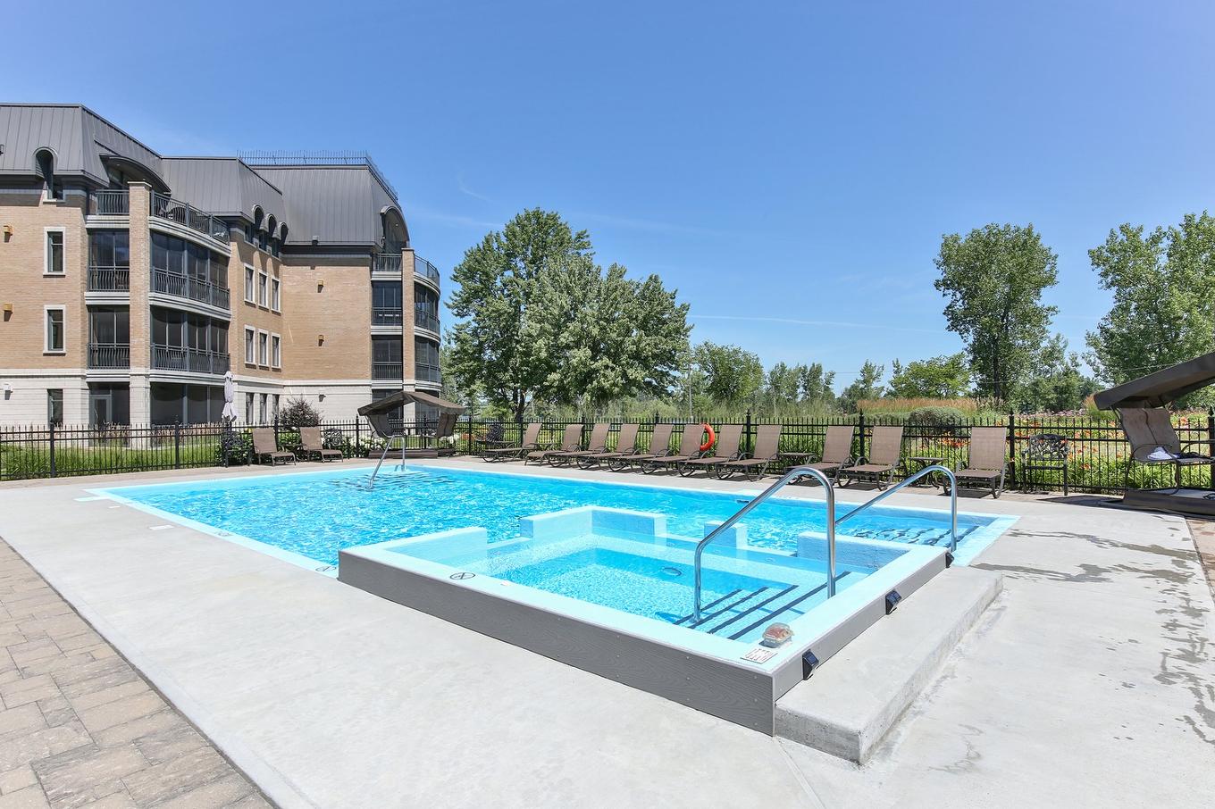 Pool - 101-25 Rue St-Hubert, Saint-Jean-Sur-Richelieu, QC - Outdoor With In Ground Pool