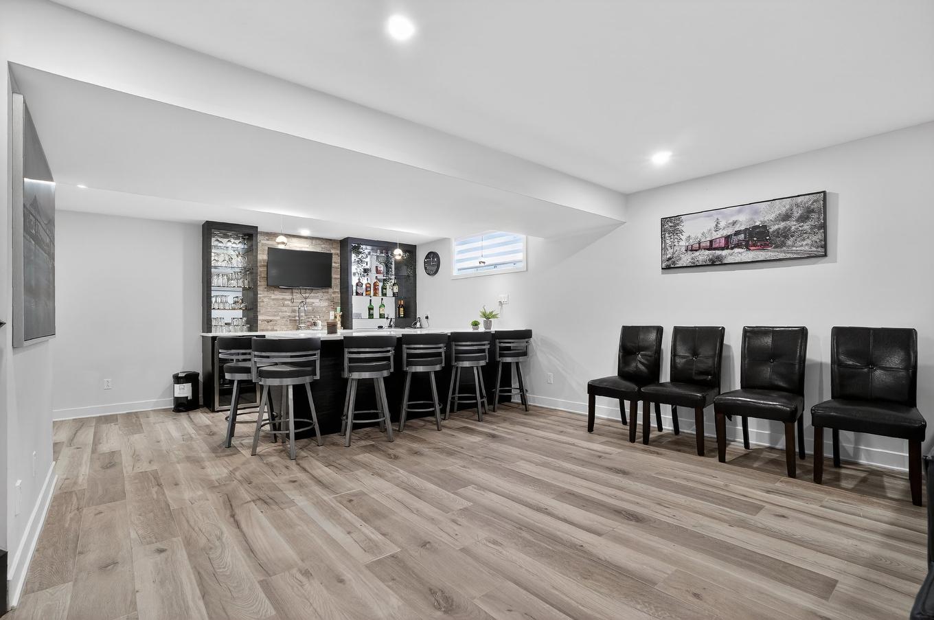 Family room - 974 Rue Des Coliades, Saint-Lazare, QC - Indoor Photo Showing Other Room