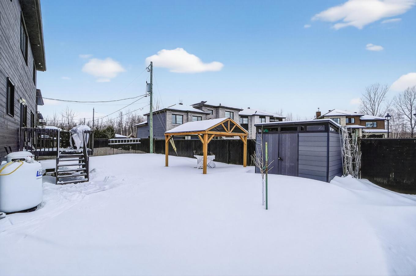 Backyard - 974 Rue Des Coliades, Saint-Lazare, QC - Outdoor