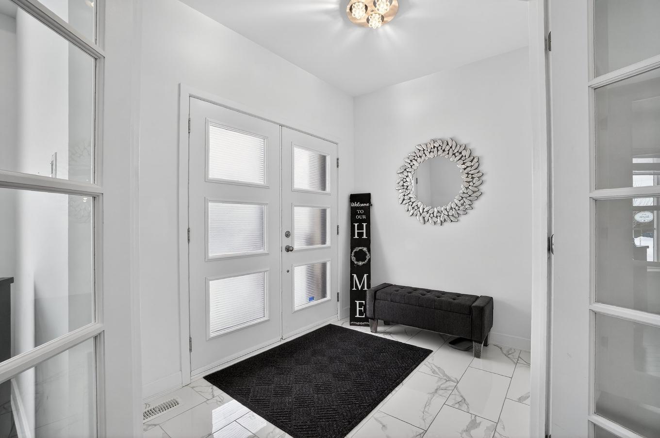 Hall - 974 Rue Des Coliades, Saint-Lazare, QC - Indoor Photo Showing Other Room