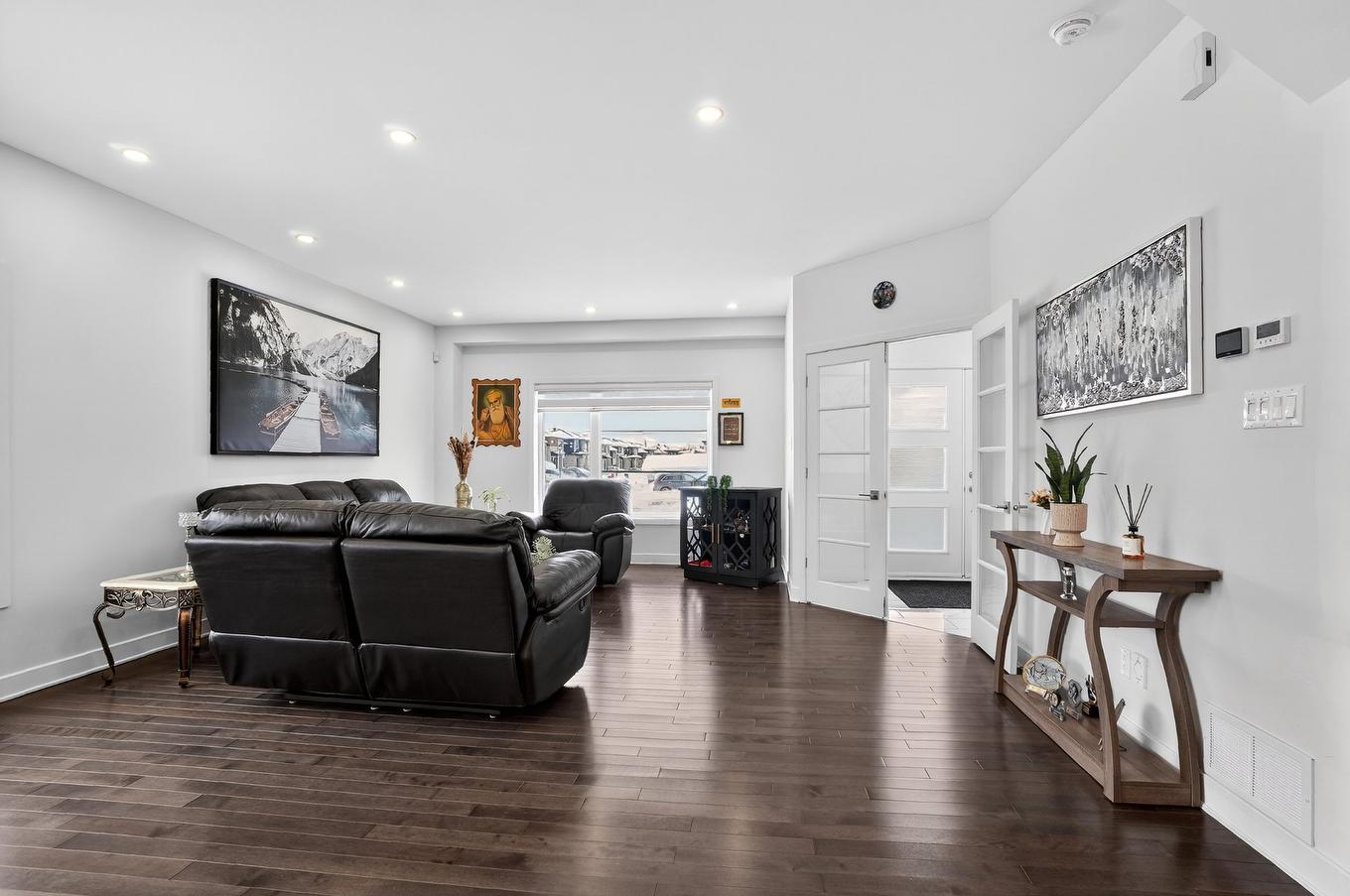 Living room - 974 Rue Des Coliades, Saint-Lazare, QC - Indoor Photo Showing Other Room