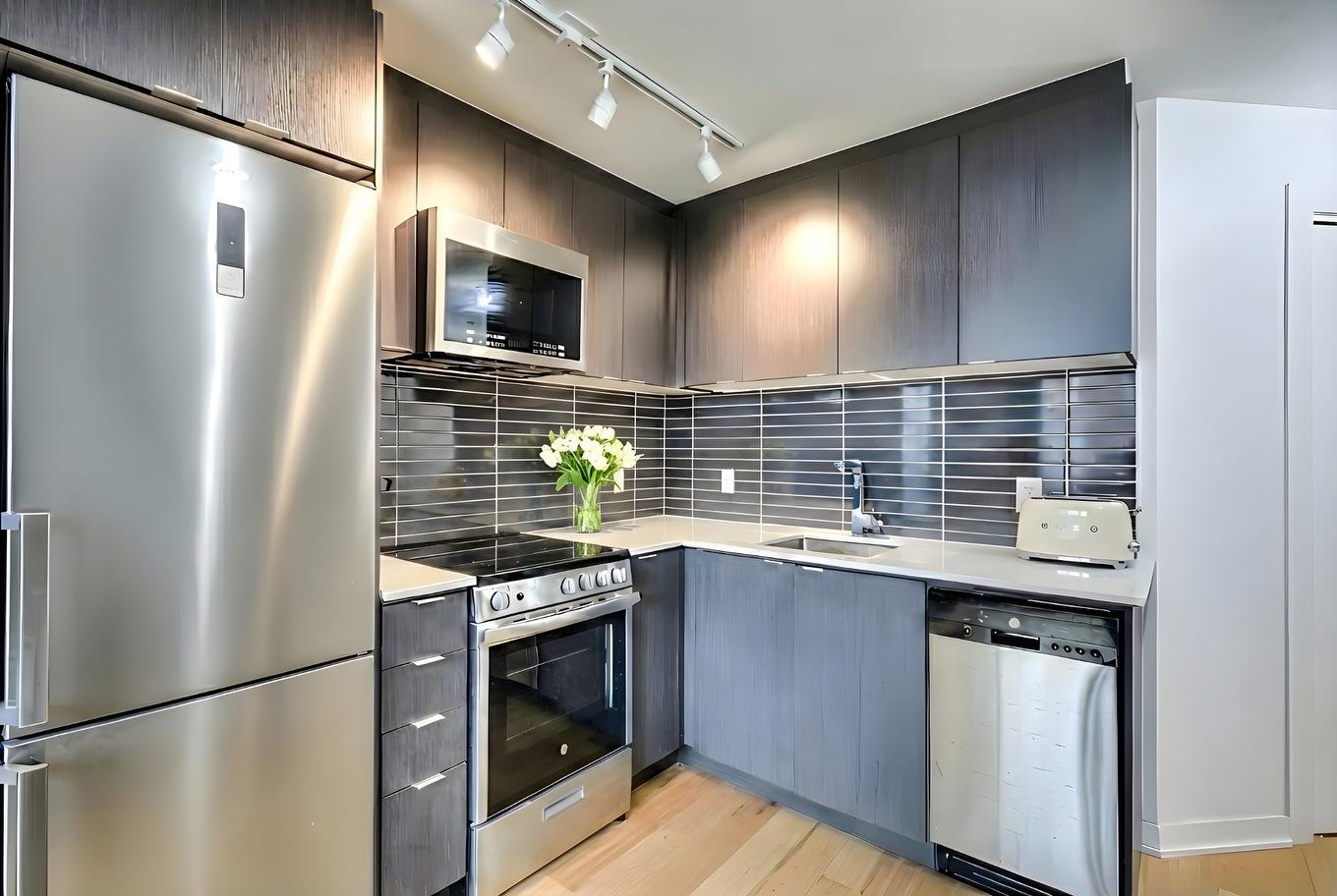 Cuisine - 703-1190 Rue Mackay, Montréal (Ville-Marie), QC - Indoor Photo Showing Kitchen With Upgraded Kitchen