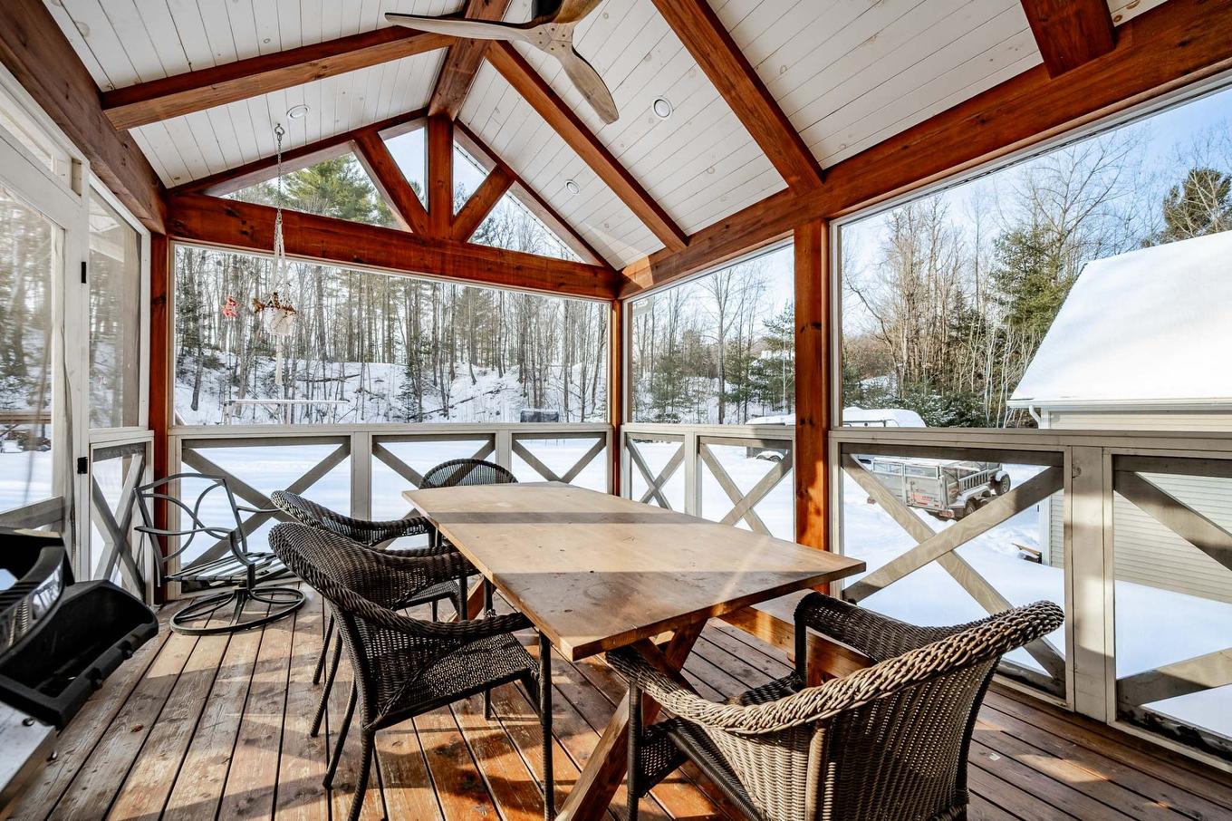 Veranda - 6 Rue Armand, Compton, QC - With Exterior