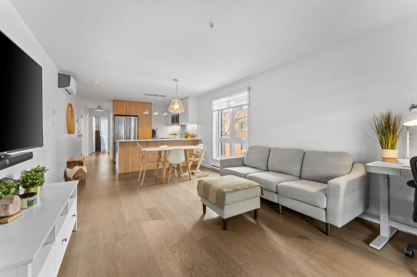 Living room - 202-594 Rue Nicolet, Montréal (Mercier/Hochelaga-Maisonneuve), QC - Indoor Photo Showing Living Room