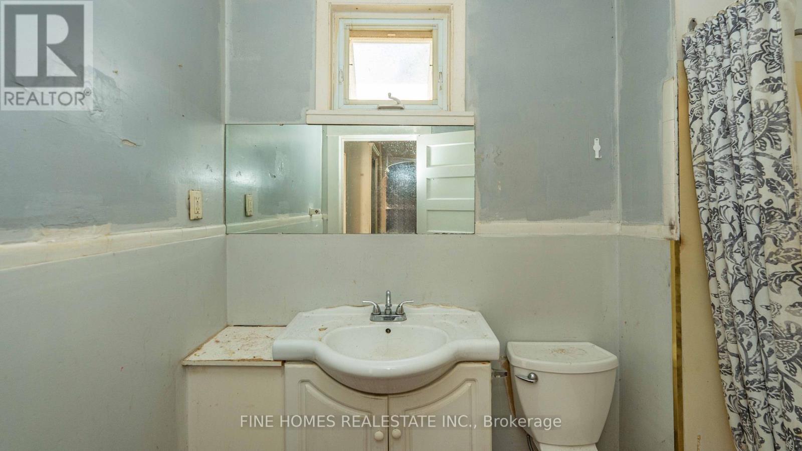 175 Stewart Street, Peterborough, ON - Indoor Photo Showing Bathroom