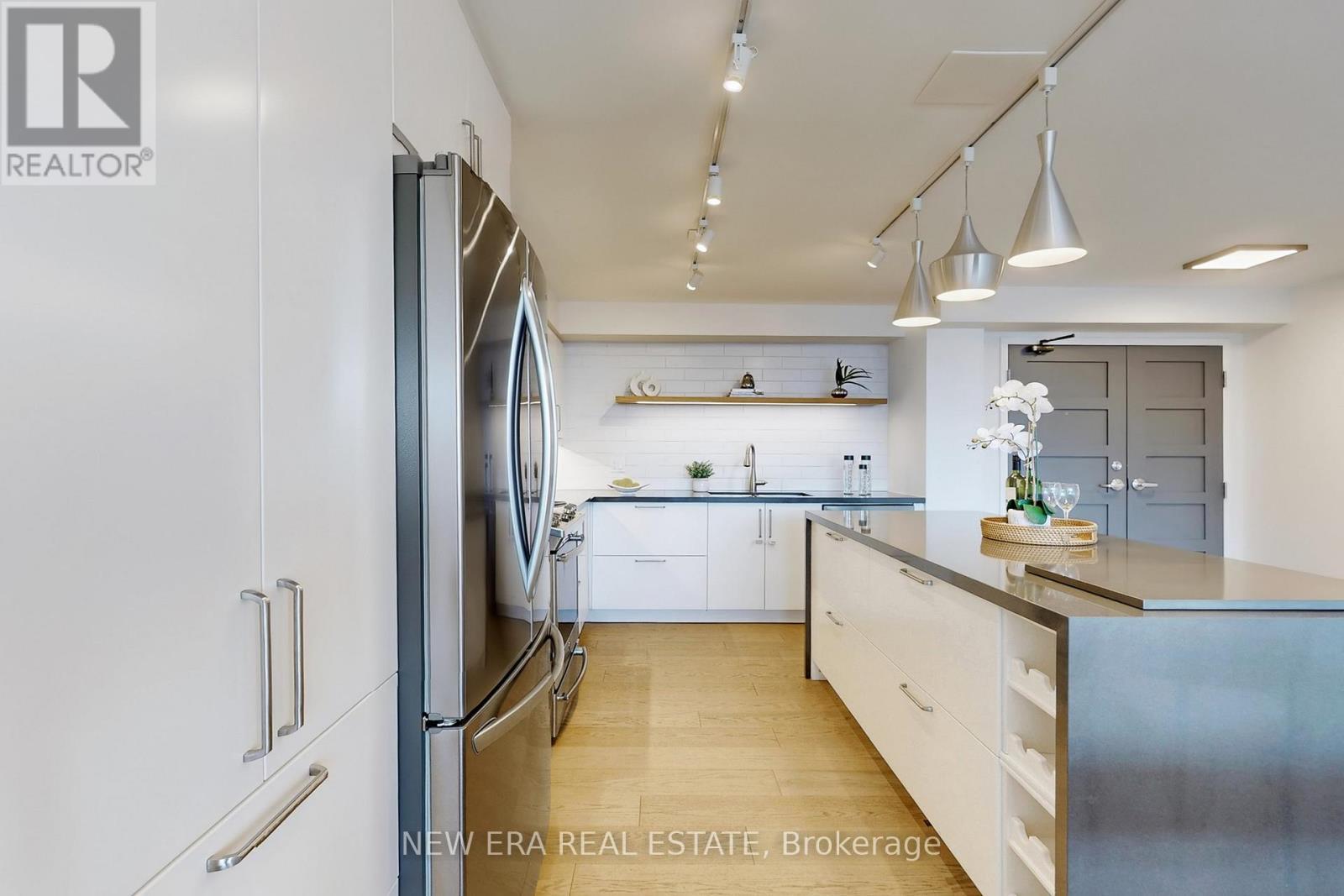 502 - 188 Spadina Avenue, Toronto, ON - Indoor Photo Showing Kitchen