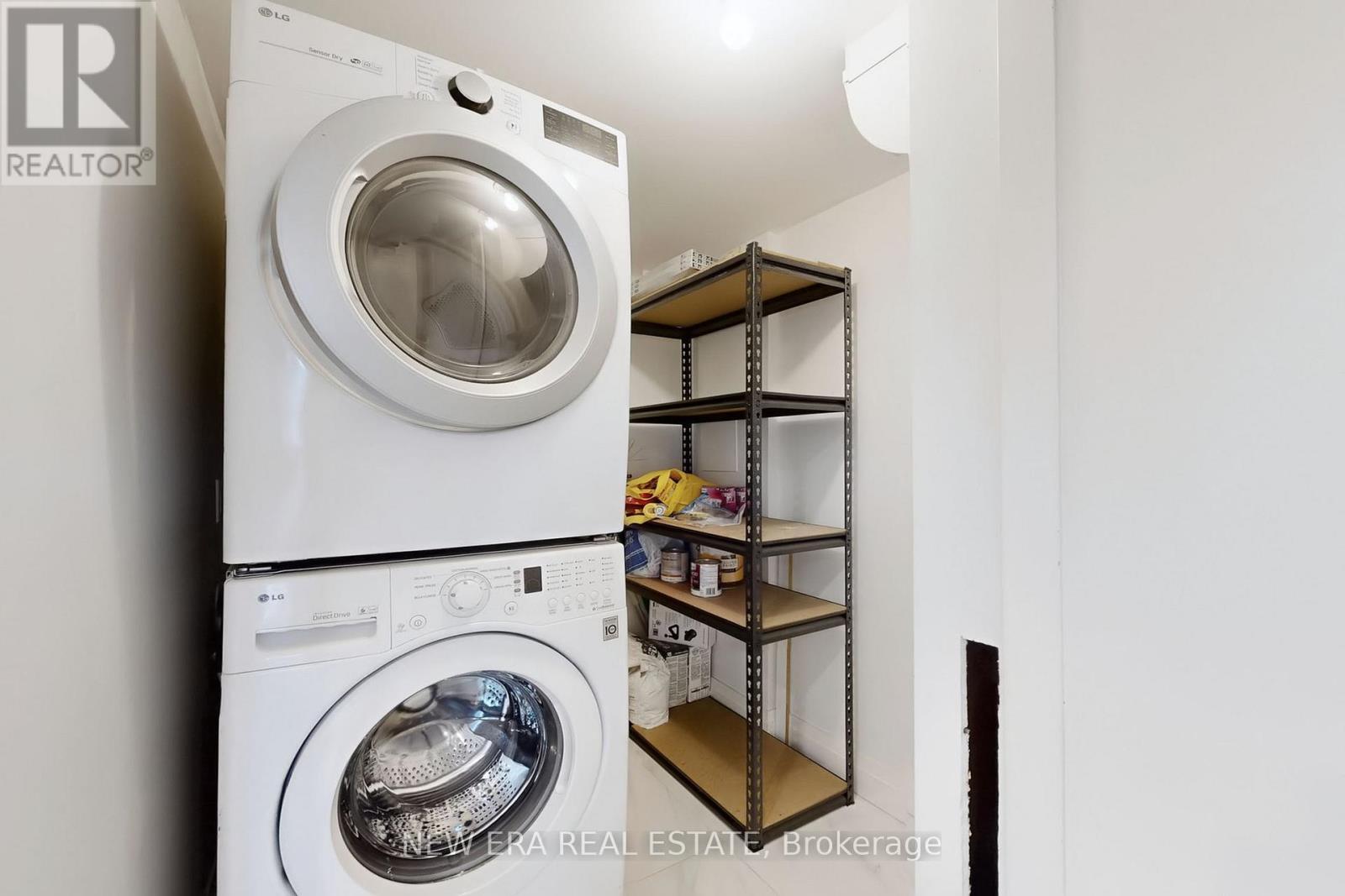 502 - 188 Spadina Avenue, Toronto, ON - Indoor Photo Showing Laundry Room