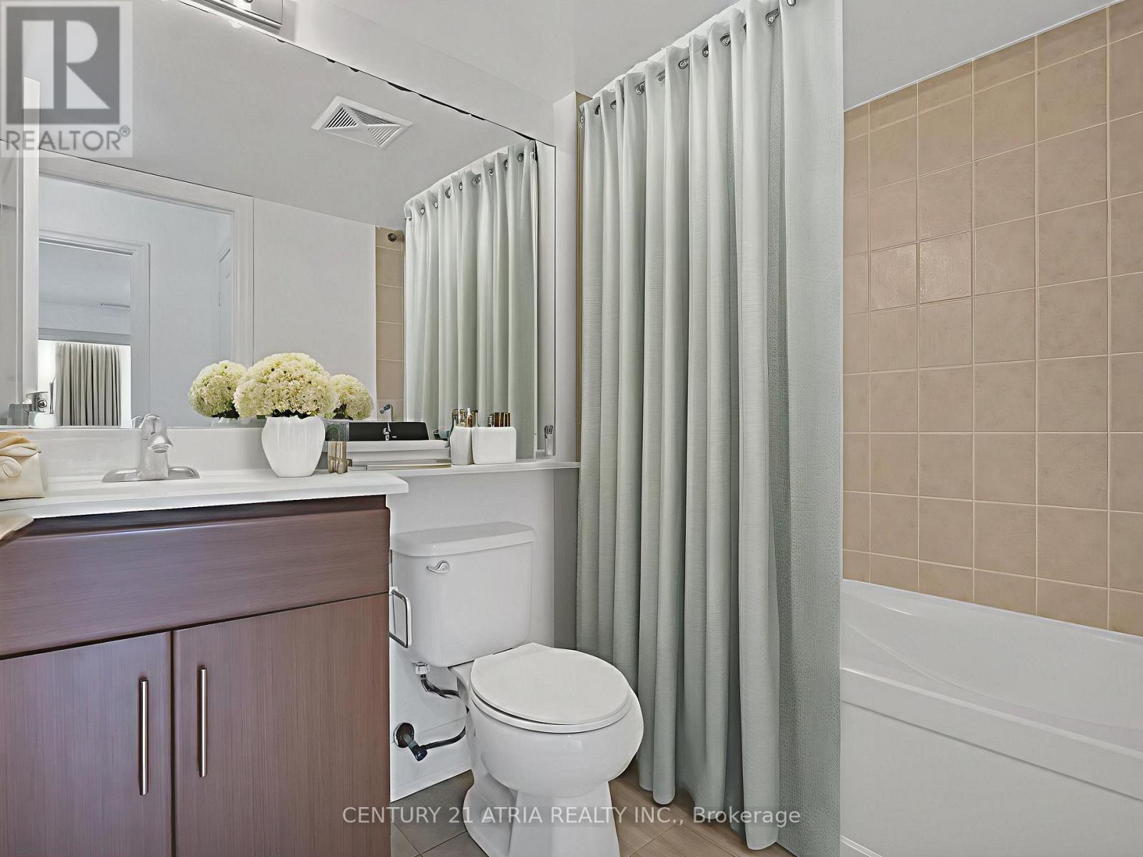 308 - 30 Herons Hills Way, Toronto, ON - Indoor Photo Showing Bathroom