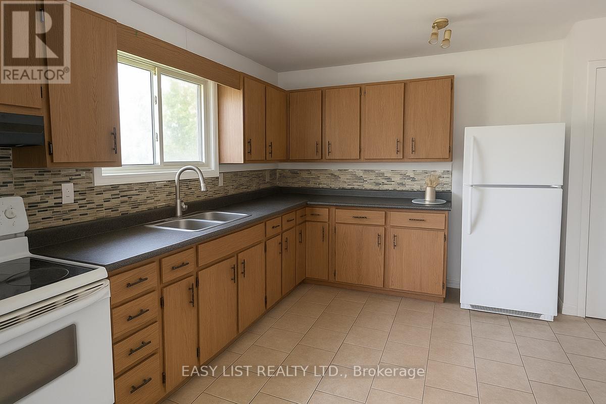 3783 Campbell Road, Severn, ON - Indoor Photo Showing Kitchen With Double Sink
