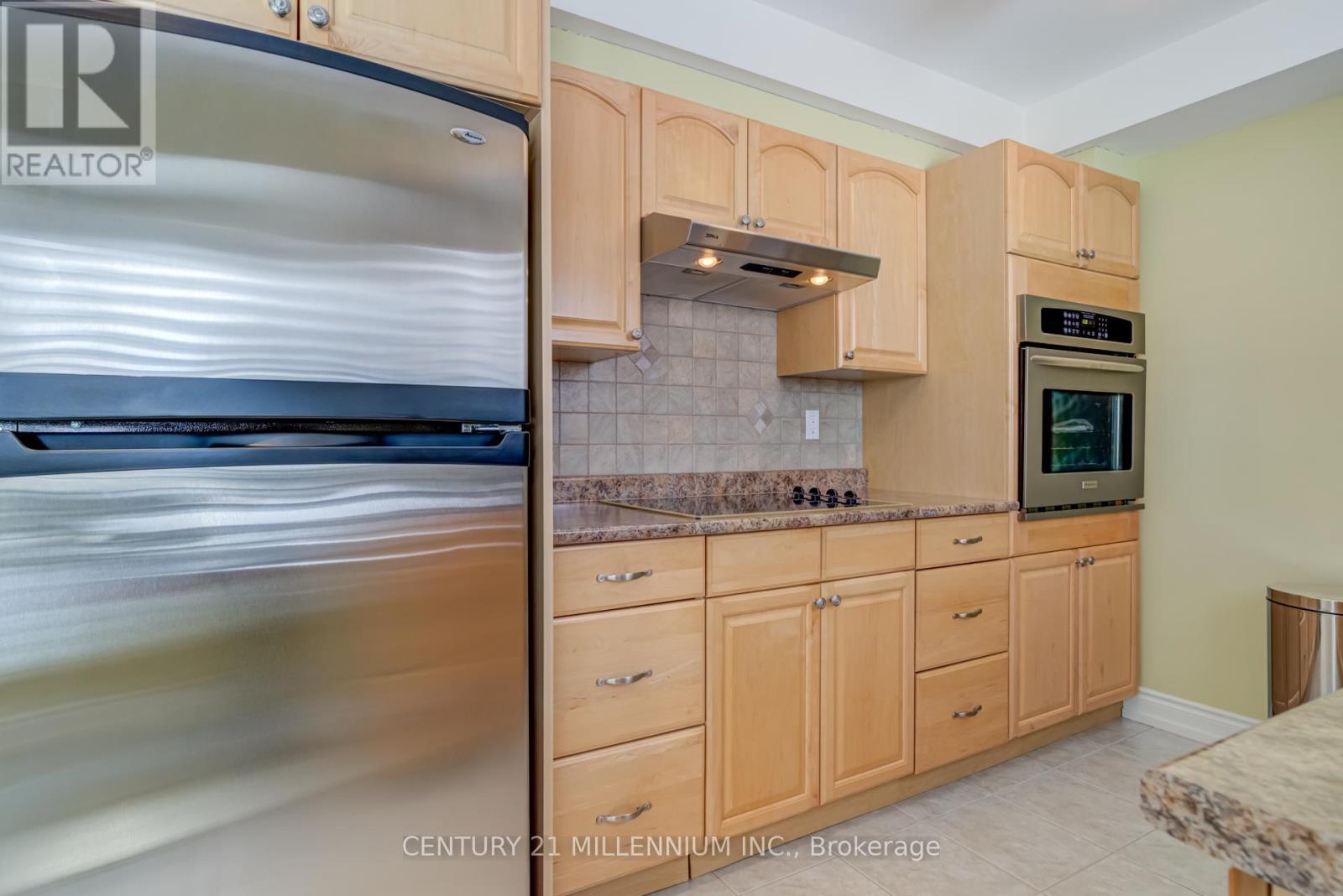 28 Tremblay Street, Brampton, ON - Indoor Photo Showing Kitchen