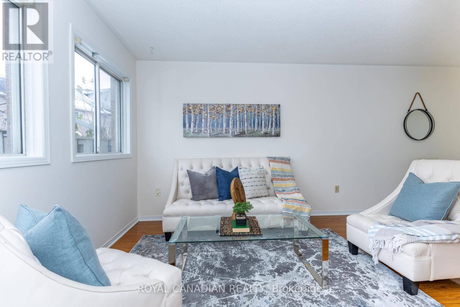 32 - 49 Goldenlight Circle, Brampton, ON - Indoor Photo Showing Living Room