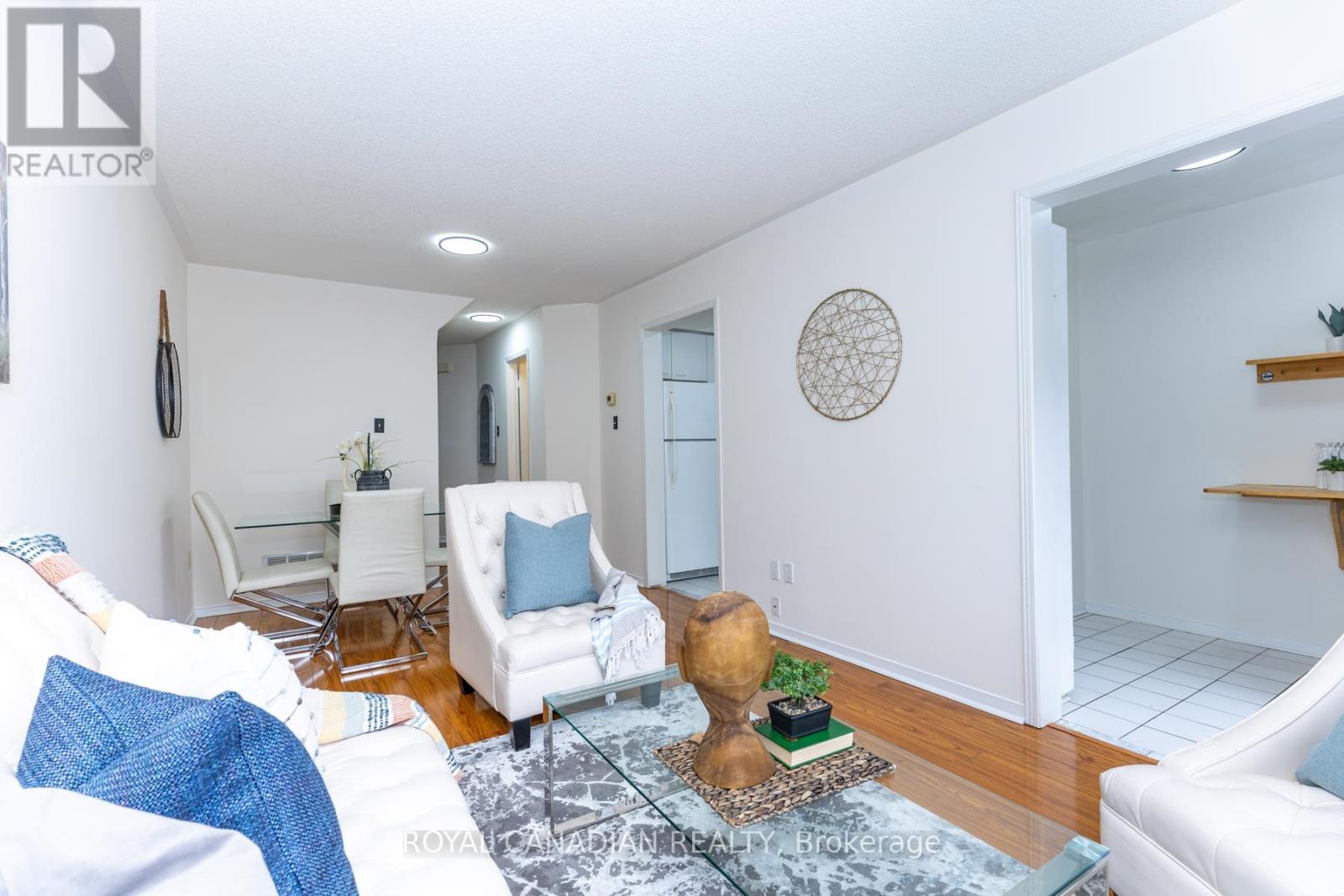 32 - 49 Goldenlight Circle, Brampton, ON - Indoor Photo Showing Living Room