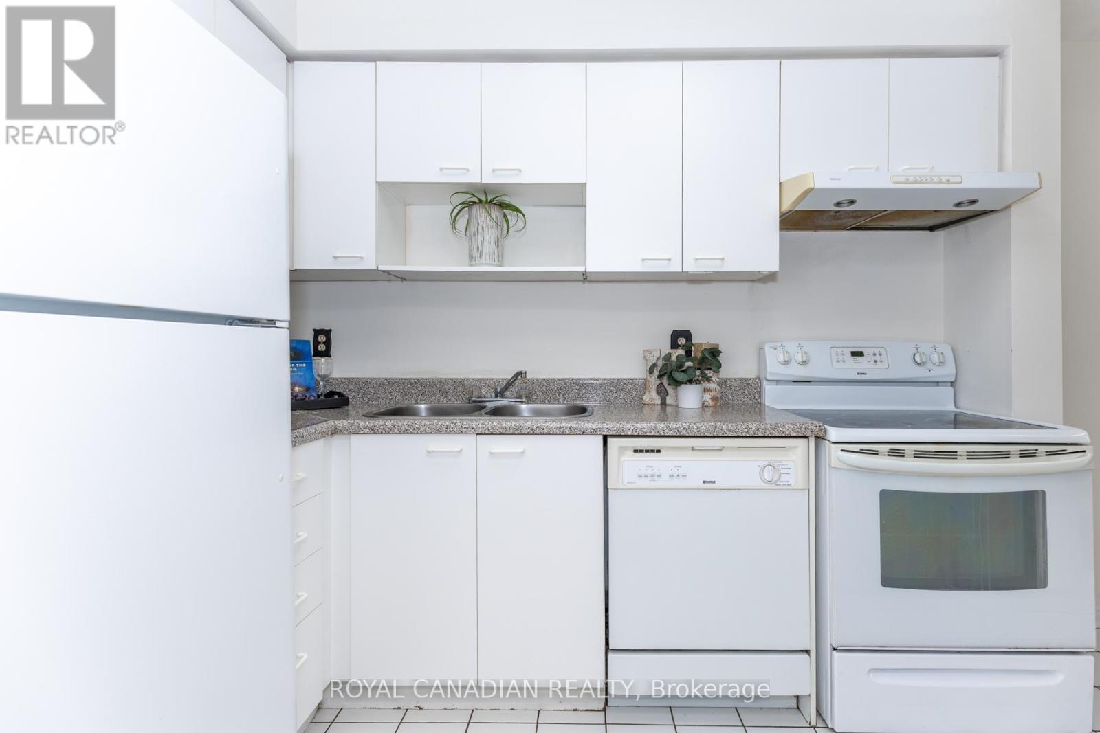 32 - 49 Goldenlight Circle, Brampton, ON - Indoor Photo Showing Kitchen With Double Sink