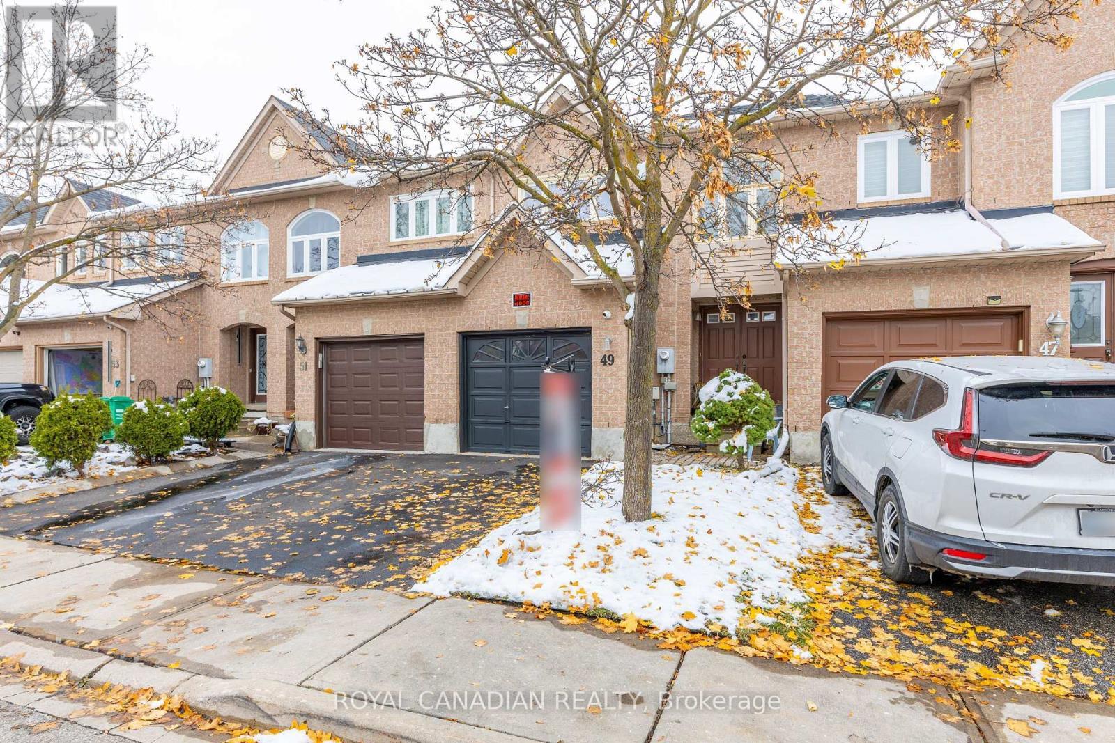 32 - 49 Goldenlight Circle, Brampton, ON - Outdoor With Facade