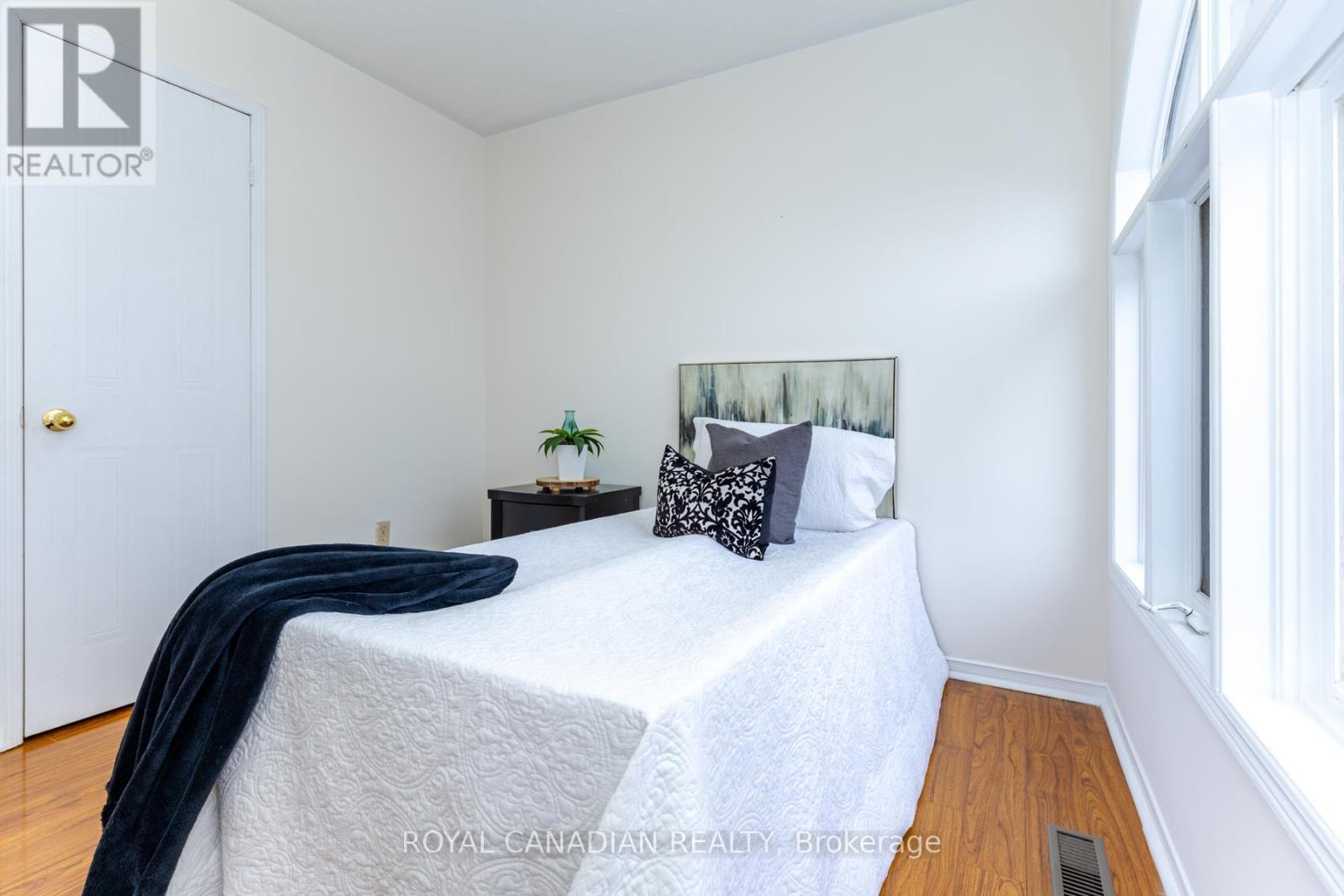 32 - 49 Goldenlight Circle, Brampton, ON - Indoor Photo Showing Bedroom