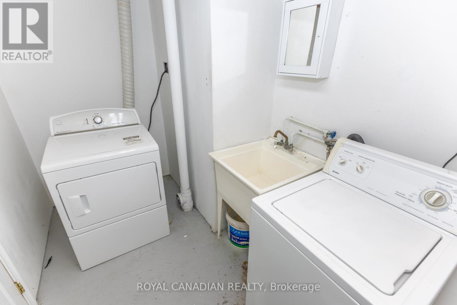 32 - 49 Goldenlight Circle, Brampton, ON - Indoor Photo Showing Laundry Room