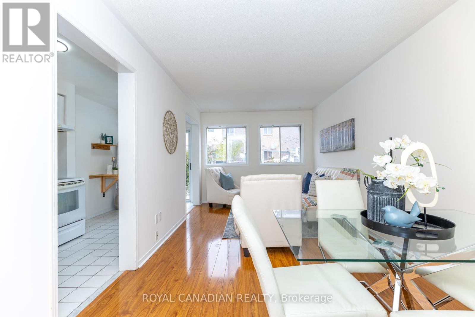 32 - 49 Goldenlight Circle, Brampton, ON - Indoor Photo Showing Dining Room