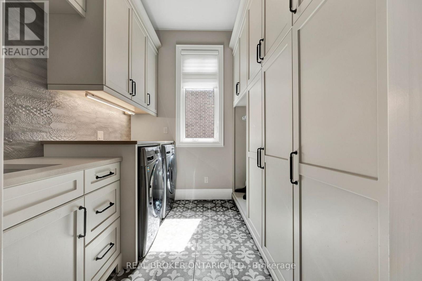 44 Pioneer Ridge Drive, Kitchener, ON - Indoor Photo Showing Laundry Room