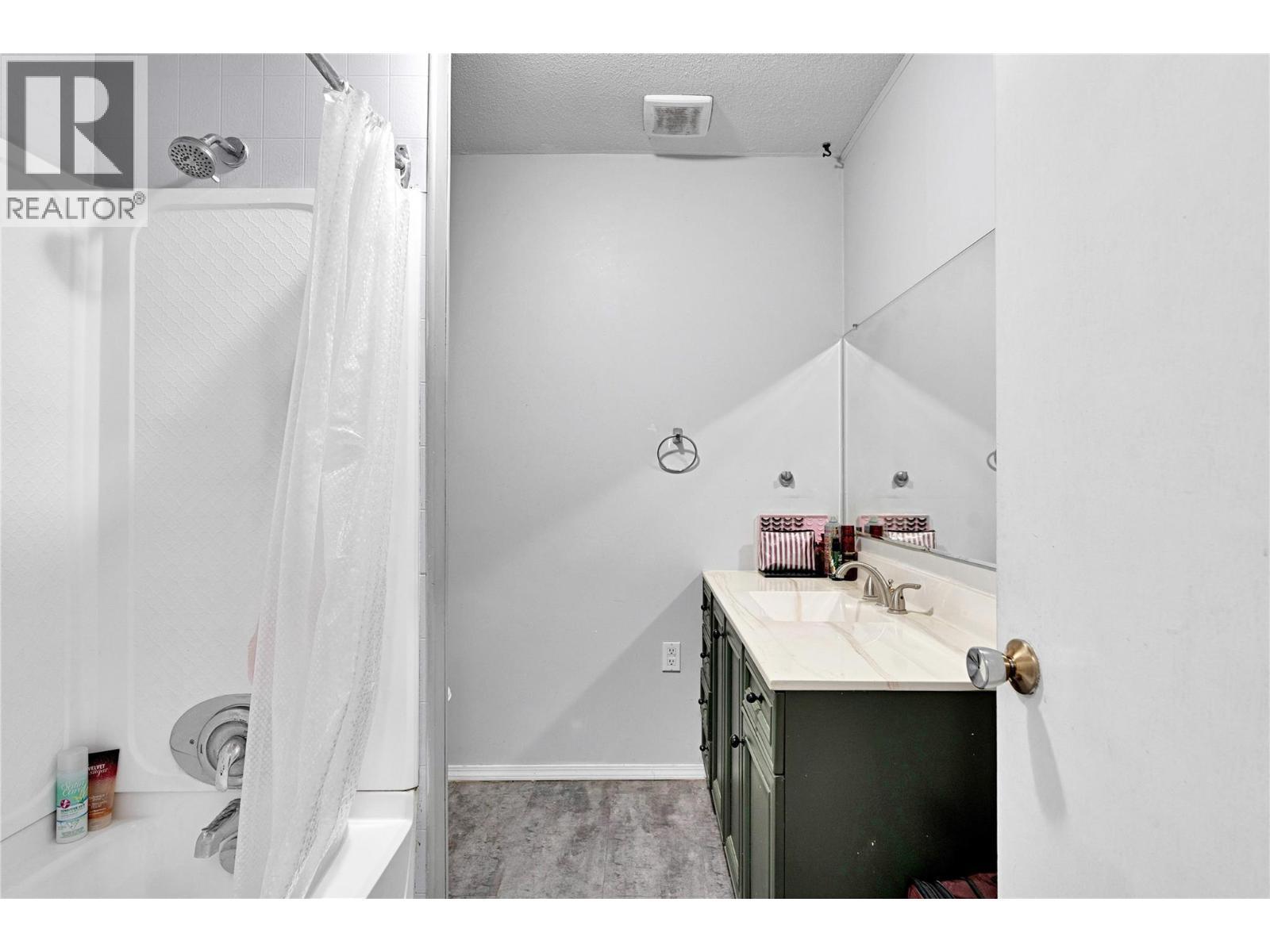 4010 Dodds Road, Armstrong, BC - Indoor Photo Showing Bathroom