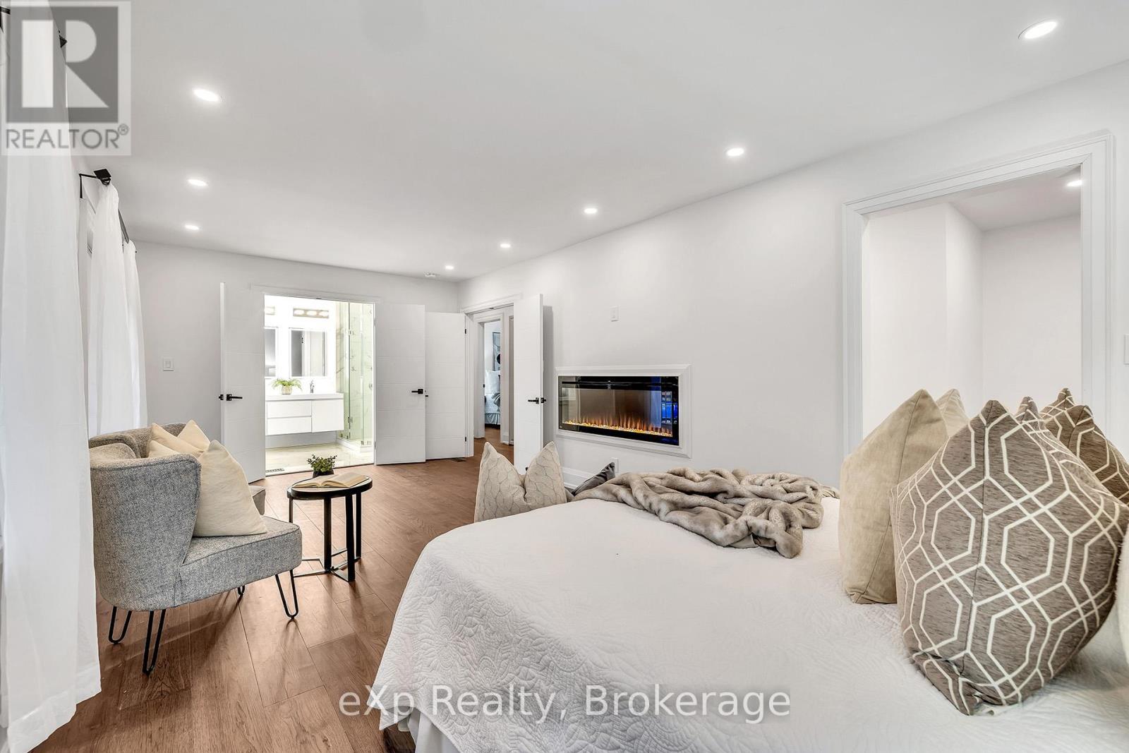 877 Kingsway Drive, Burlington (Lasalle), ON - Indoor With Fireplace