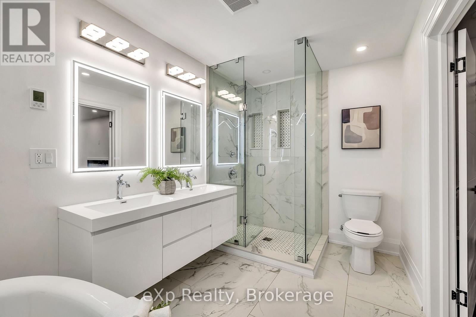 877 Kingsway Drive, Burlington (Lasalle), ON - Indoor Photo Showing Bathroom