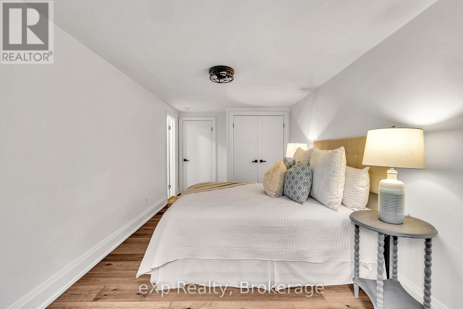 877 Kingsway Drive, Burlington (Lasalle), ON - Indoor Photo Showing Bedroom