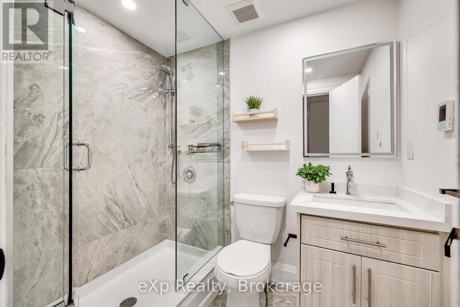 877 Kingsway Drive, Burlington (Lasalle), ON - Indoor Photo Showing Bathroom