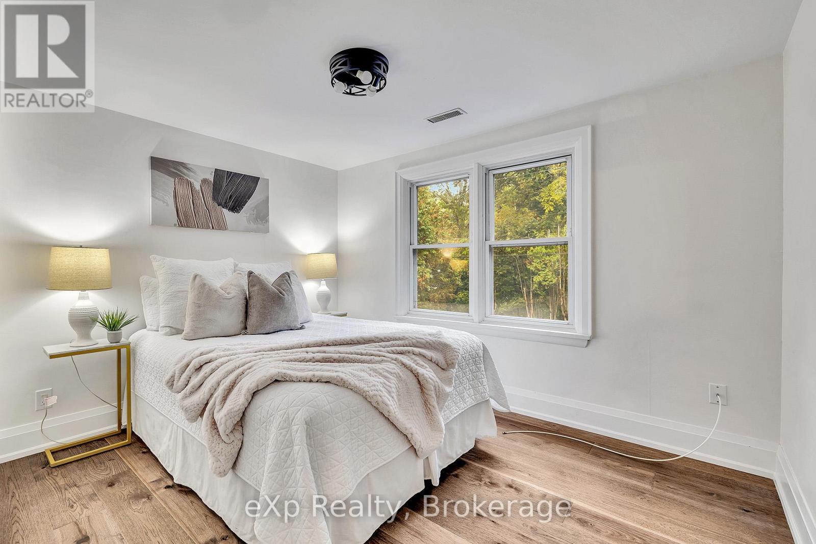 877 Kingsway Drive, Burlington (Lasalle), ON - Indoor Photo Showing Bedroom