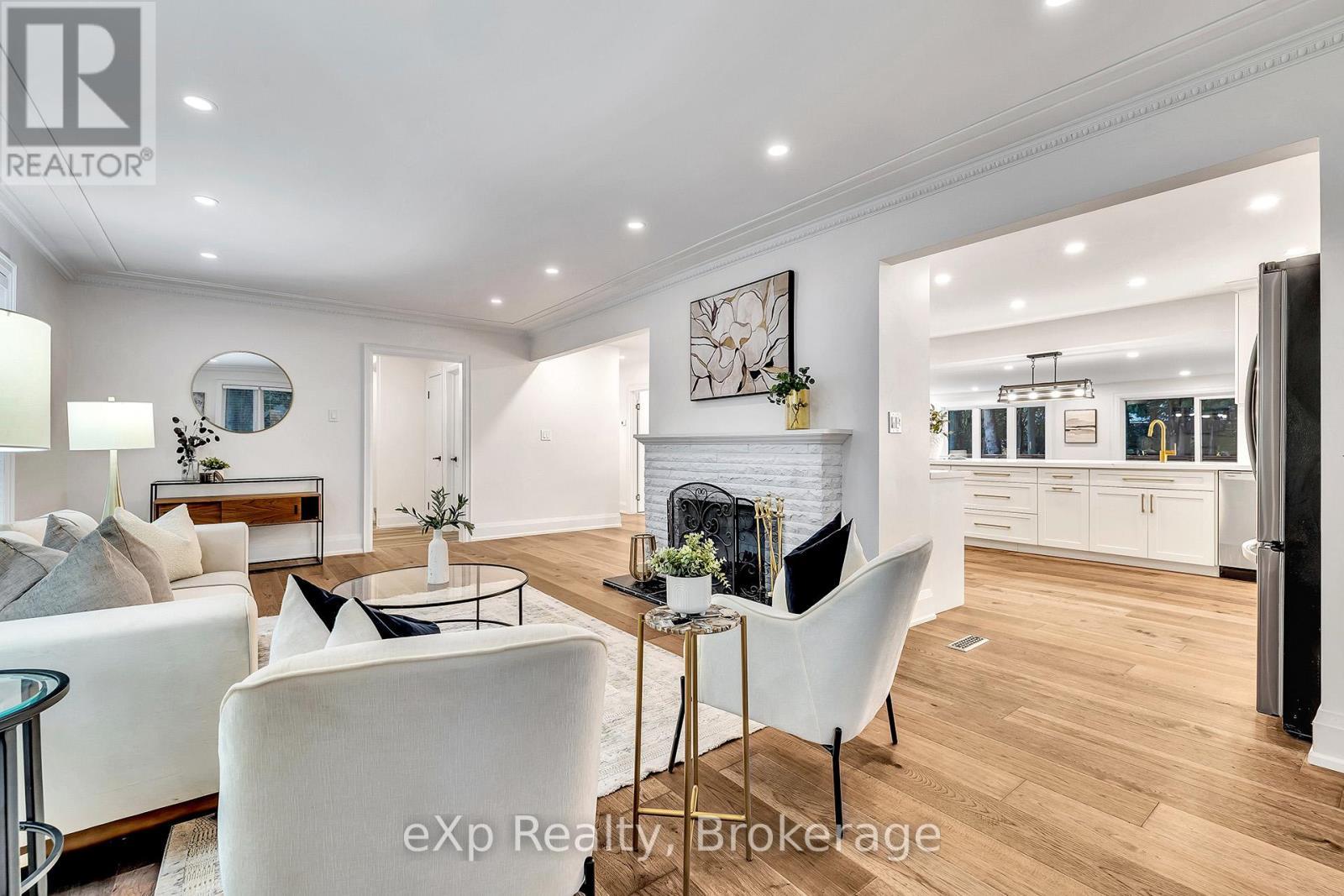 877 Kingsway Drive, Burlington (Lasalle), ON - Indoor Photo Showing Living Room With Fireplace