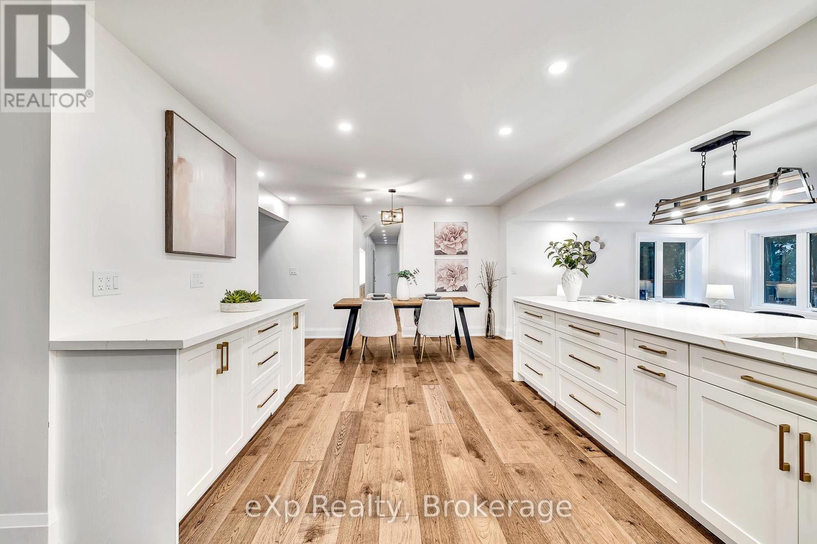 877 Kingsway Drive, Burlington (Lasalle), ON - Indoor Photo Showing Kitchen
