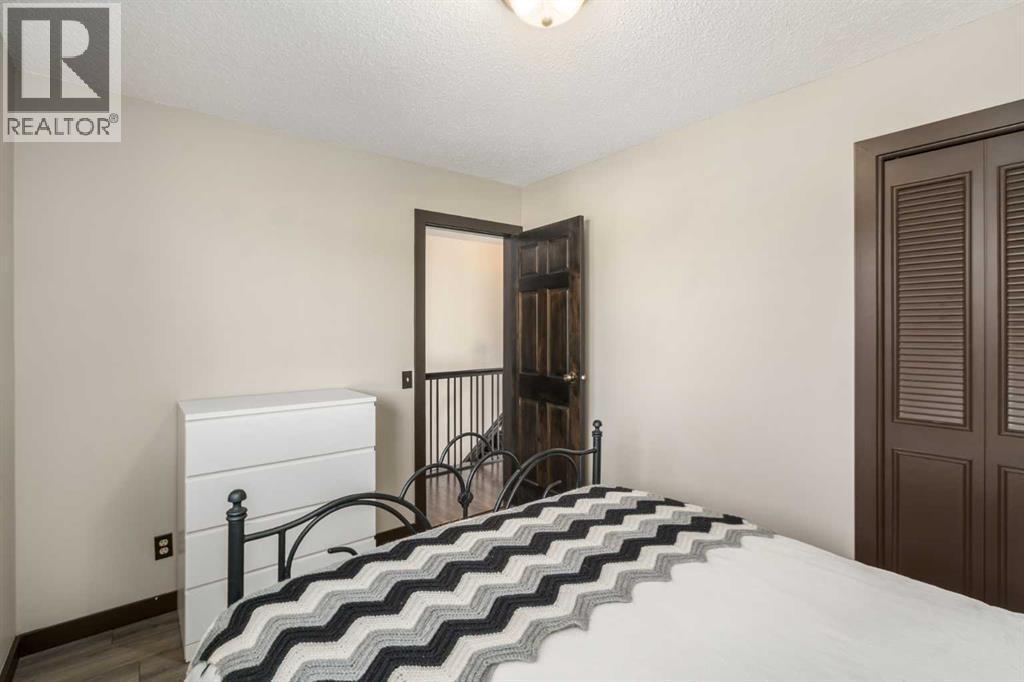 1315 Lake Michigan Crescent Se, Calgary, AB - Indoor Photo Showing Bedroom