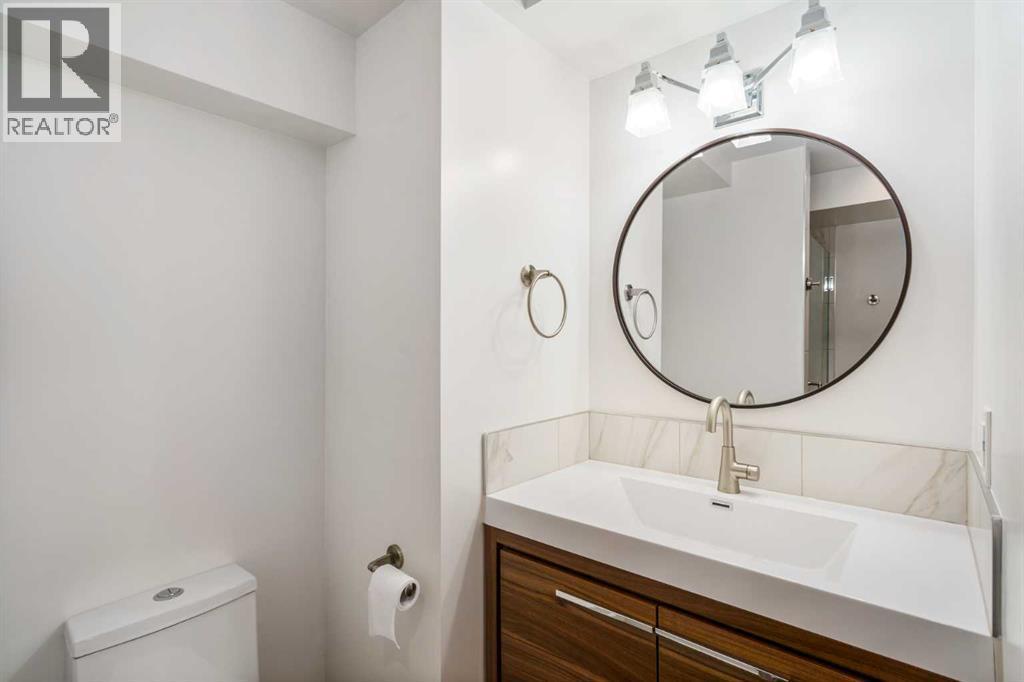 1315 Lake Michigan Crescent Se, Calgary, AB - Indoor Photo Showing Bathroom