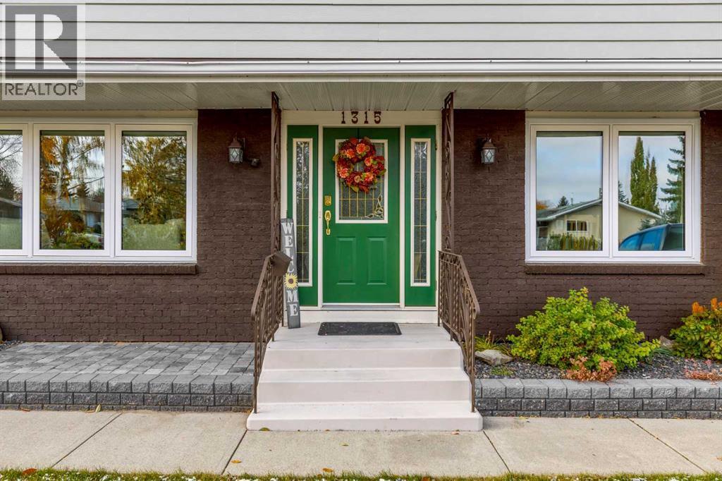 1315 Lake Michigan Crescent Se, Calgary, AB - Outdoor With Exterior