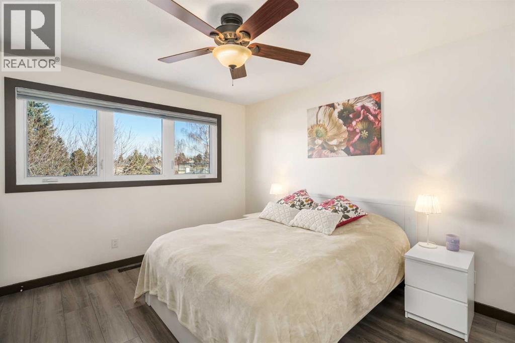 1315 Lake Michigan Crescent Se, Calgary, AB - Indoor Photo Showing Bedroom