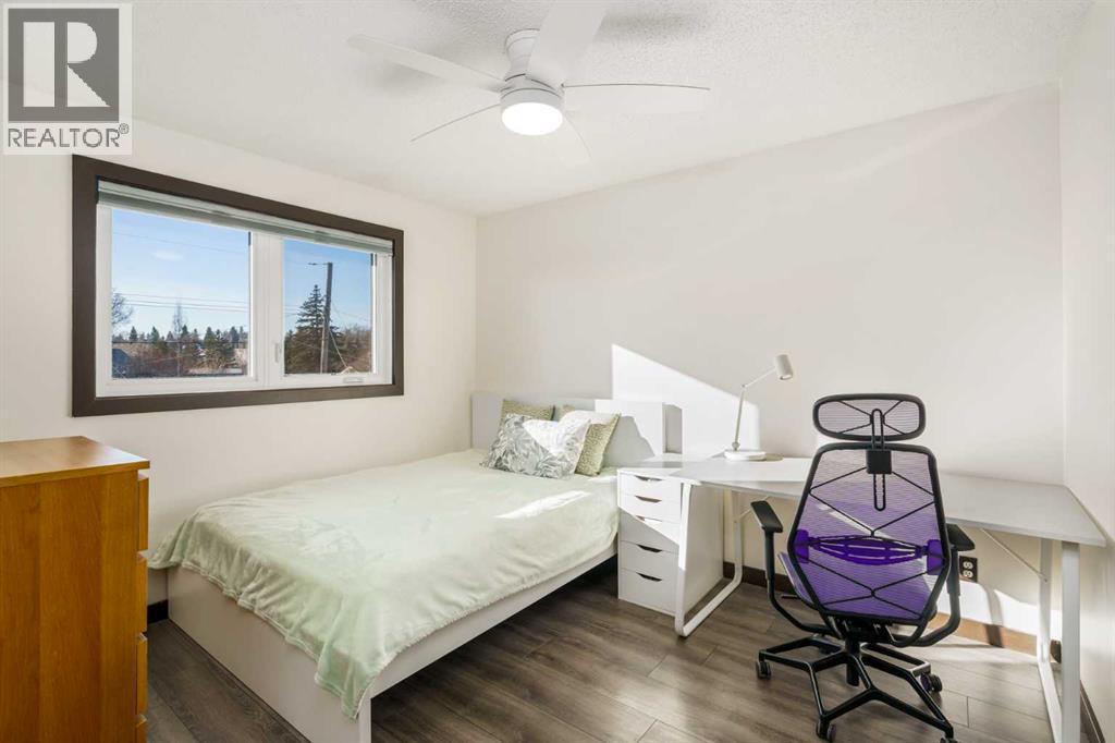 1315 Lake Michigan Crescent Se, Calgary, AB - Indoor Photo Showing Bedroom