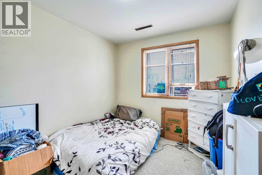 112 29 Avenue Nw, Calgary, AB - Indoor Photo Showing Bedroom