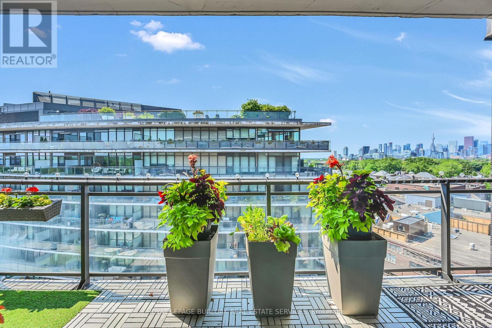 902 - 1201 Dundas Street E, Toronto, ON - Outdoor