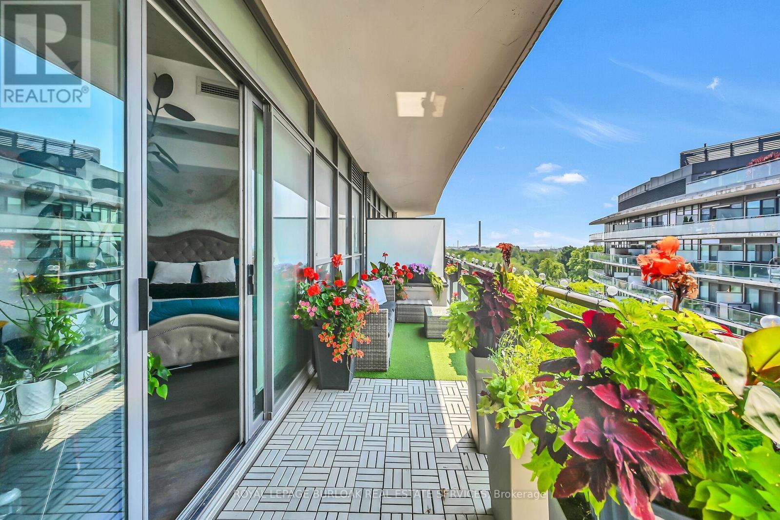 902 - 1201 Dundas Street E, Toronto, ON - Outdoor With Exterior