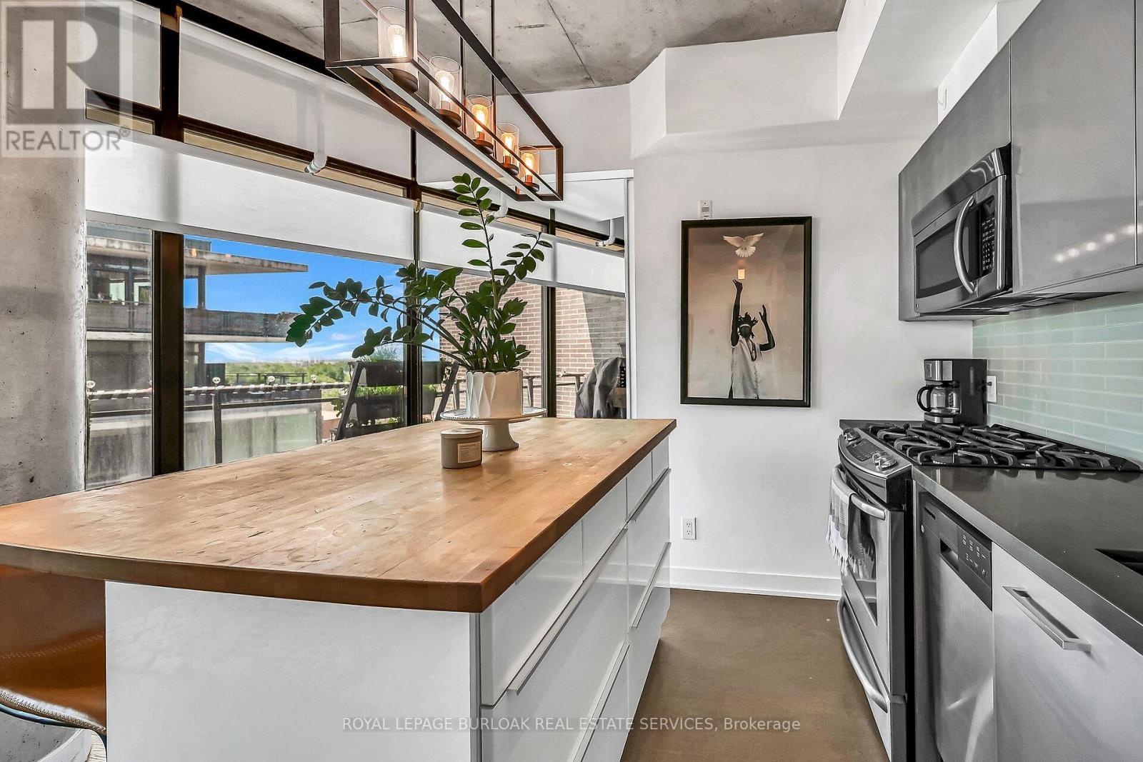 902 - 1201 Dundas Street E, Toronto, ON - Indoor Photo Showing Kitchen